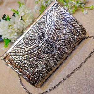 "Vinaz" Silver Look Alike Sling Bag "Vinaz" Silver Look Alike Sling Bag