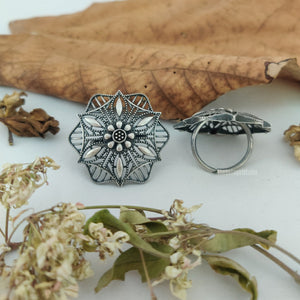 “Achal” Silver Look Alike Ring “Achal” Silver Look Alike Ring