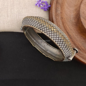 "Nitya" Silver Look Alike Dual Tone Kada "Nitya" Silver Look Alike Dual Tone Kada