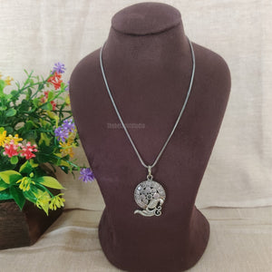 "Pearl" Inspired Silver Look Alike Necklace "Pearl" Inspired Silver Look Alike Necklace