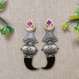 kitar shaped earring kitar shaped earring