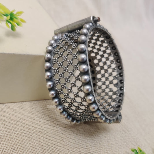 "Magistic" Silver Look Alike Oxidised Kada