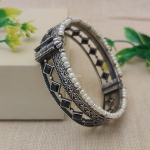 "Saanvi" Silver Look Alike Oxidised Kada "Saanvi" Silver Look Alike Oxidised Kada