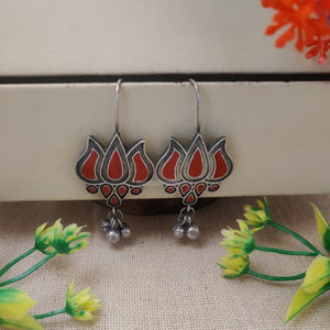 "FloraTwirl" Silver Look Alike Dangler "FloraTwirl" Silver Look Alike Dangler