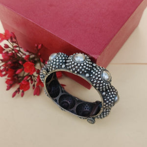 “Nyaassa” Silver Look alike Oxidised Kada “Nyaassa” Silver Look alike Oxidised Kada
