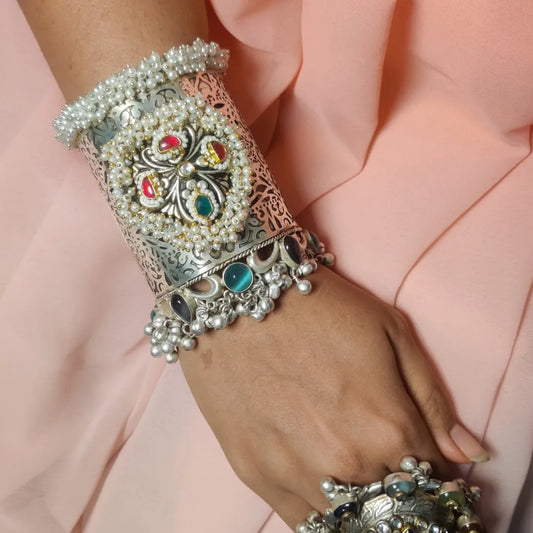 iOxdised hadncuff navratri