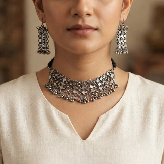 "Ring"Silver Look Alike Choker
