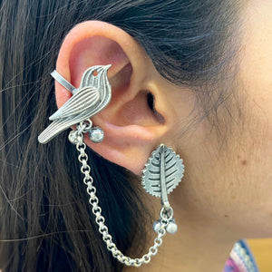 Bird earcuff with chain Bird earcuff with chain