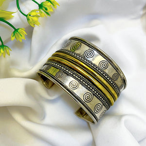 "Suniti" Silver Look Alike Oxidized Handcuff "Suniti" Silver Look Alike Oxidized Handcuff