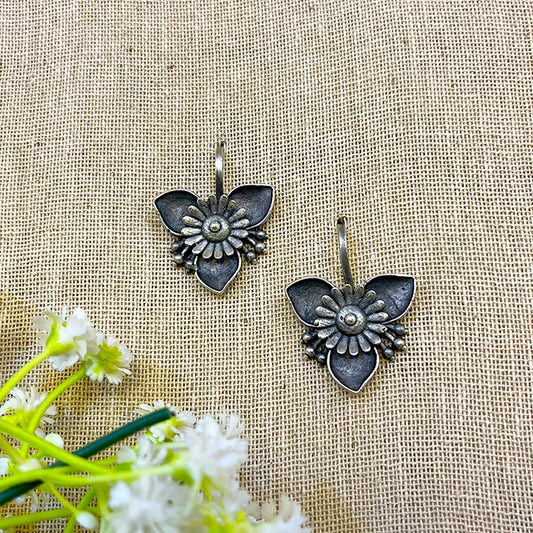 "Krantika" Silver Look Alike Pin Earcuff