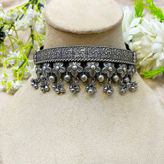 "cierce" Silver Look Alike Hasli Choker