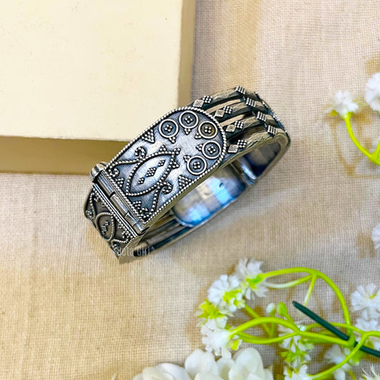 "Sun" Silver Look Alike Oxidized Kada