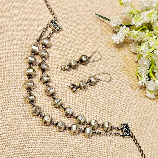 Silver beaded necklace