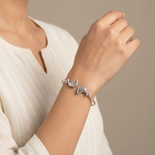 “Nenatara” Silver Look Alike Oxidised Bracelet