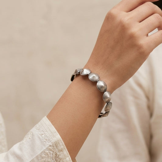 "Crystal"Silver Look Alike Oxidized Kada
