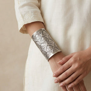 "Naughty" Silver Look Alike Navratri Special Handcuff "Naughty" Silver Look Alike Navratri Special Handcuff