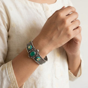 Skype Kundan Enamel Kada With Turquoise Stone Skype Kundan Enamel Kada With Turquoise Stone