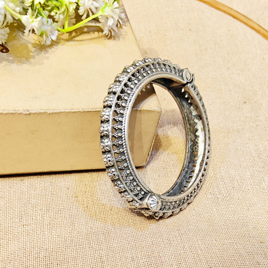 "Mahira"Silver Look Alike Oxidized Kada