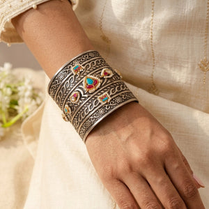"Nyra"Silver Look Alike Kundan Handcuff "Nyra"Silver Look Alike Kundan Handcuff