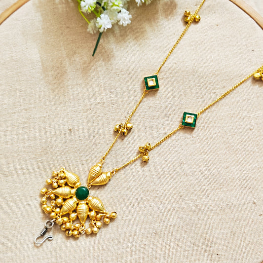 "Jodha" Silver Look Alike Gold Mobilechain