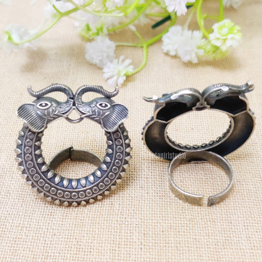 Round elephant oxidised ring