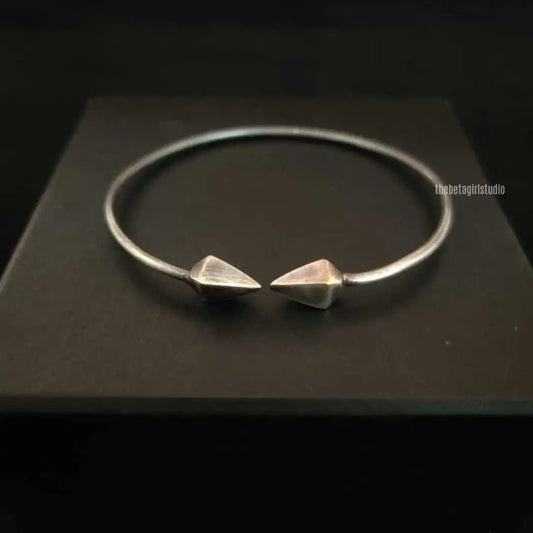 Arrow Heads Silver Look Alike Oxidised Bracelet