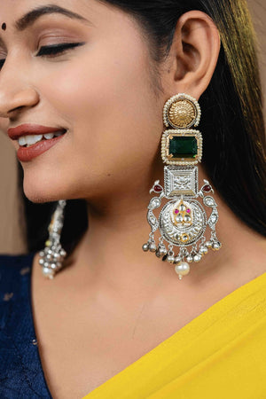 green stone dual tone earring green stone dual tone earring