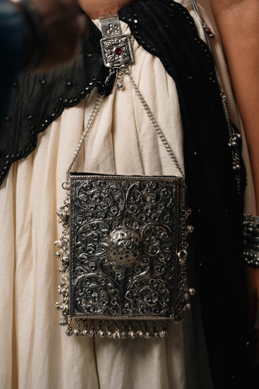 "Heritage Handsets" Silver Look Alike Kamar Purse