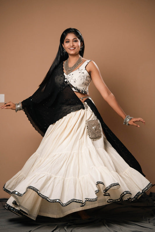 "Heritage Handsets" Silver Look Alike Kamar Purse