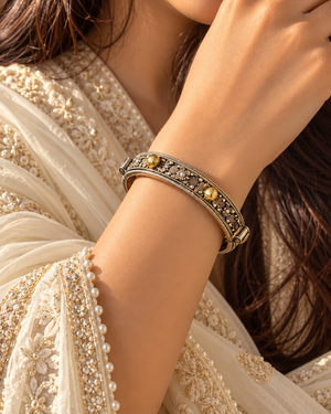 "Xyra"Silver Look Alike Dual Tone Kada "Xyra"Silver Look Alike Dual Tone Kada