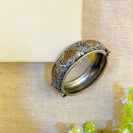 "Magnetic" Silver Look Alike Dual Tone Kada