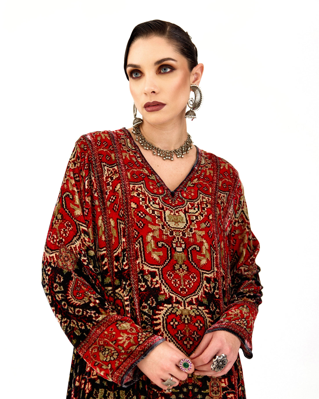 How Can You Style Your Different Kind Of Attires With Silver Look-Alike Jewellery?