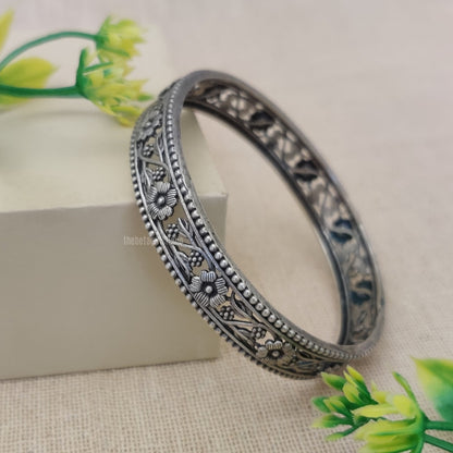 “Panah” Silver Look Alike Oxidised Kada