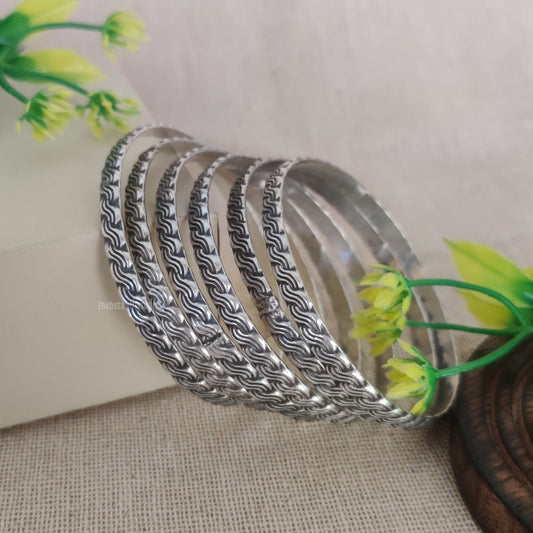 "Khanak"Silver Look Alike Oxidized Bangles