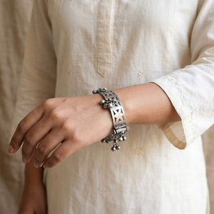 "Bela"Silver Look Alike Oxidized Kada