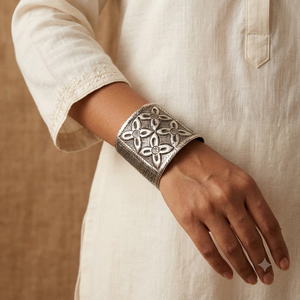 "Zuri"Silver Look Alike Oxidized Kada