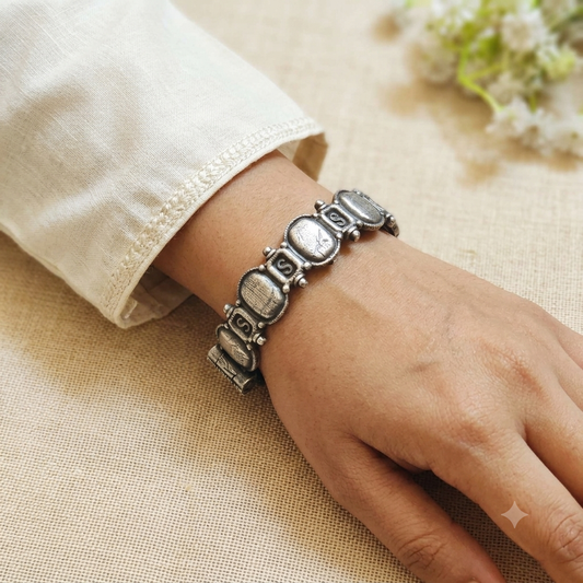 "Savi"Silver Look Alike Oxidized Kada