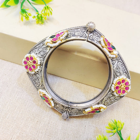 "Dharal" Silver Look Alike Kundan Kada/Bracelet