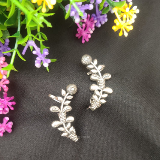 "Kanchiki" Silver Look Alike Oxidised Earcuff