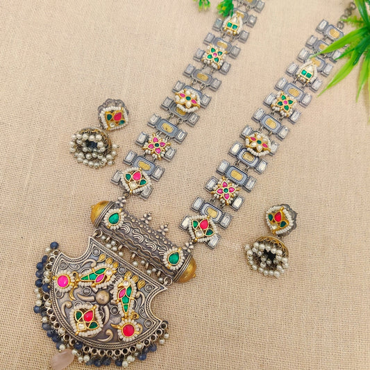 Ginaya" Silver Look Alike Kundan Studded Necklace