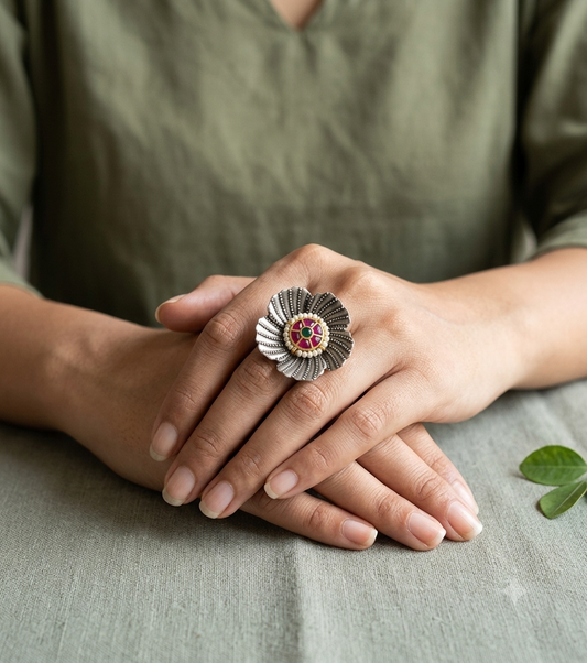 "Elegant Circle" Silver Look Alike Kundan Studded Ring