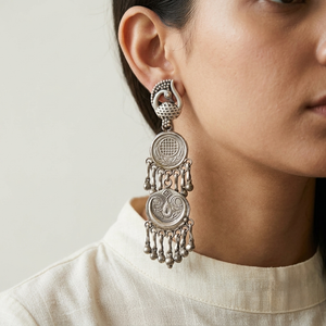 "Aster"Silver Look Alike Oxidized Earring