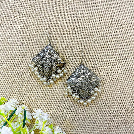 "Stunning" Silver Look Alike Oxidised Dangler
