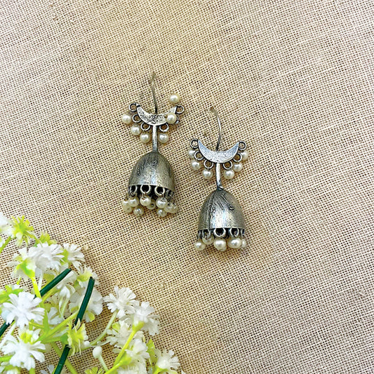 "Pearl Dropping" Silver Look Alike Oxidised Dangler