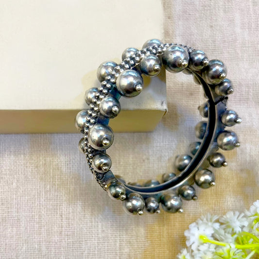 "Beedds" Silver Look Alike Oxidized Kada