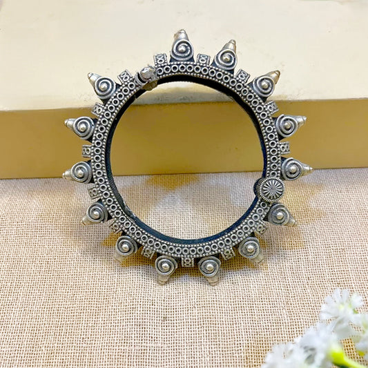 "Elegant" Silver Look Alike Oxidised Kada
