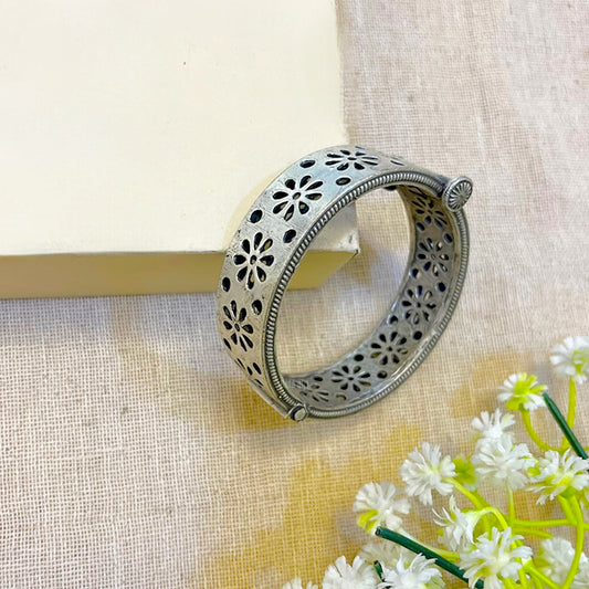 "Dice" Silver Look Alike Oxidized Kada