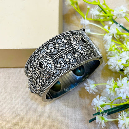 "Gleam" Silver Look Alike Oxidized Kada
