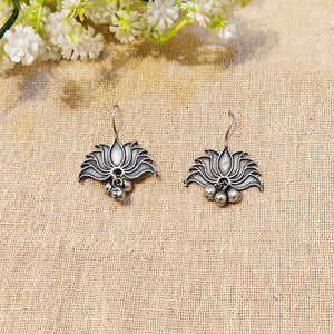 "Regal"Silver Look Alike Oxidized Dangler