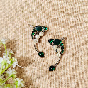 "Shell"Silver Look Alike Stone Earcuffs